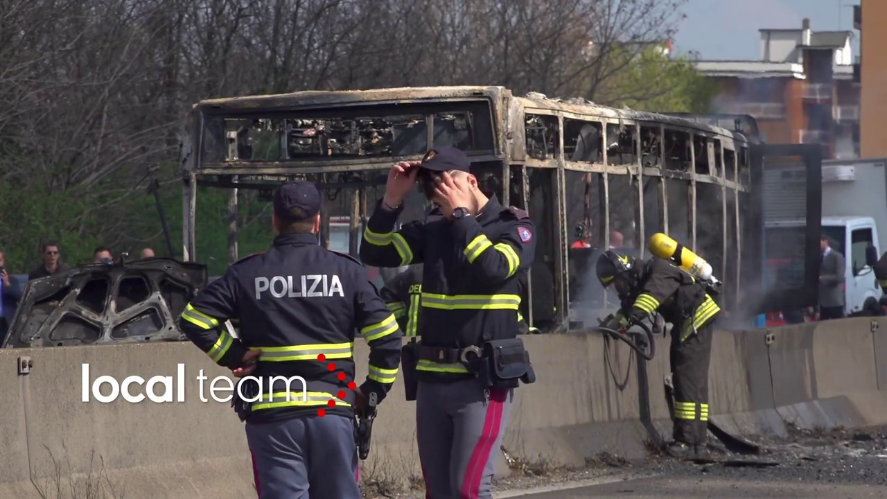 Autobus con a bordo bambini dirottato: follia a San Donato Milanese