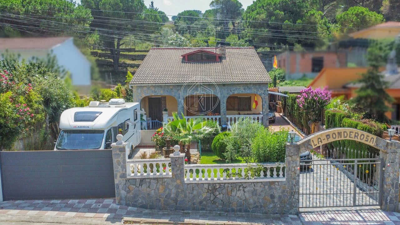 CHARMING RUSTIC SINGLE-STOREY HOUSE IN LLORET DE MAR