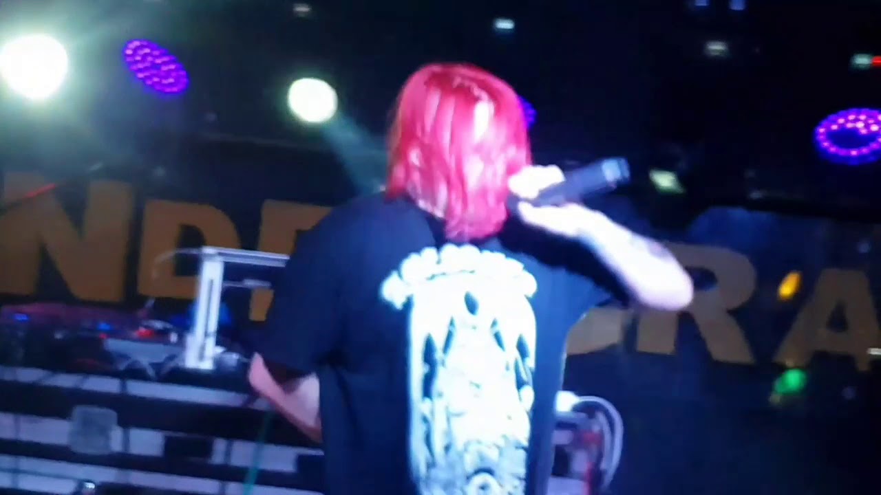 Psychotrop live ☆ polewa w&oacute;dkę pod sceną ☆ HorrorRap