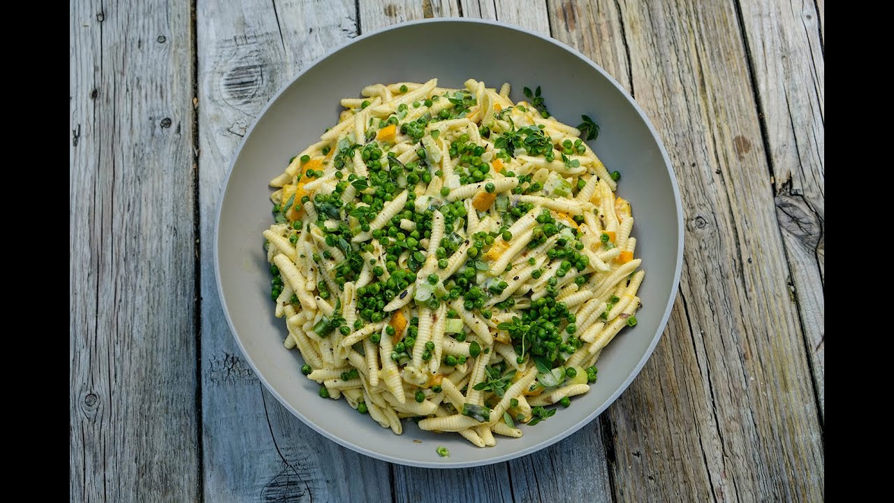 De Zomertafel - Maccheroncini met groene asperges, courgette en erwtjes