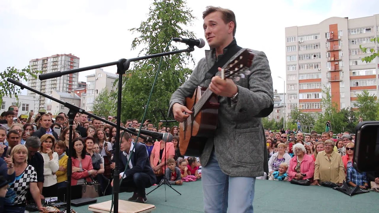 Сергей Безруков в Казани. Литературный дворик. Есенин Сергей. 