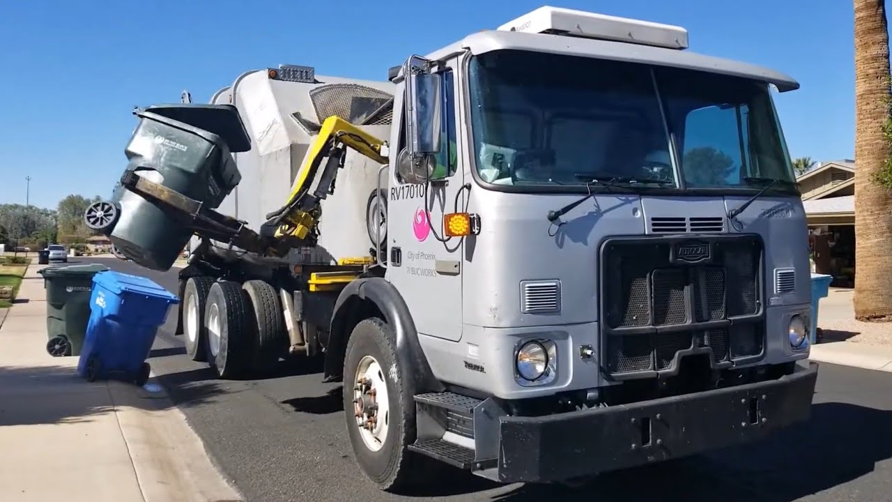 City of Phoenix - Refurbished Autocar WX Heil Rapid Rail on Residential Trash