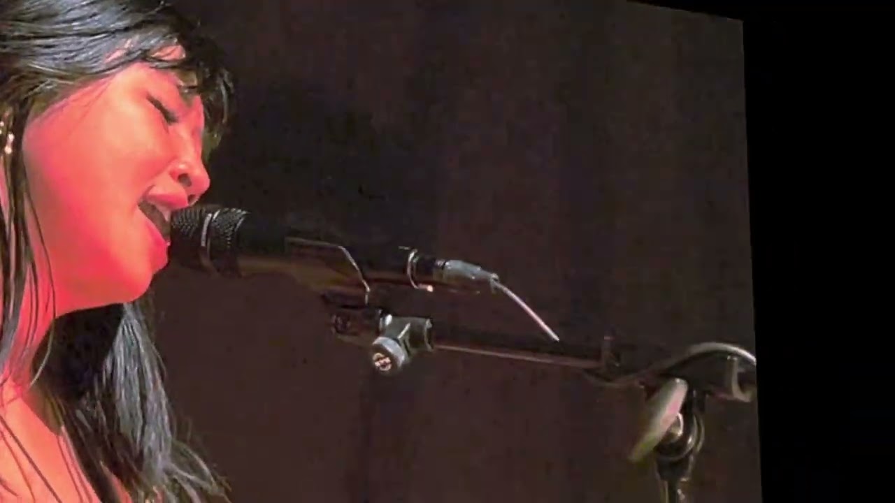 I Wish I Was Stephen Malkmus - beabadoobee (live at Toyota Music Factory)