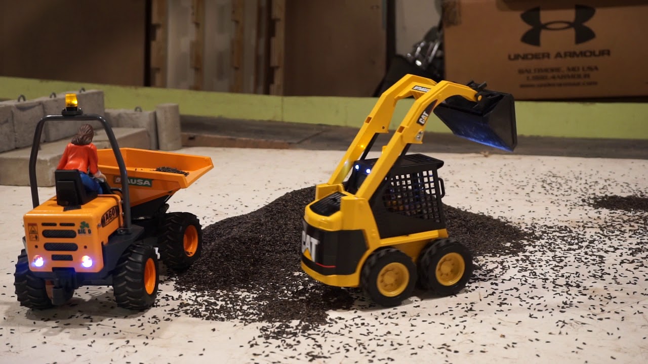 Magom Skidsteer and Ausa Dumper