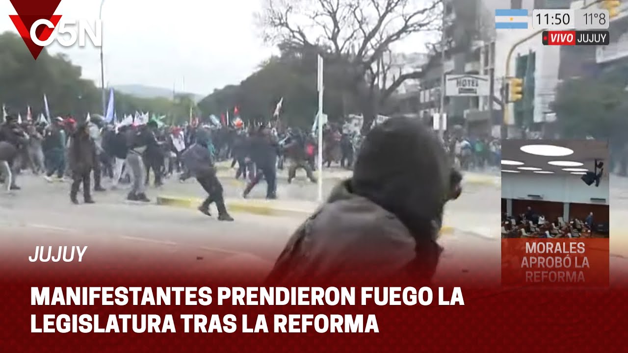 MANIFESTANTES prendieron FUEGO la LEGISLATURA de JUJUY tras la REFORMA de la CONSTITUCIÓN