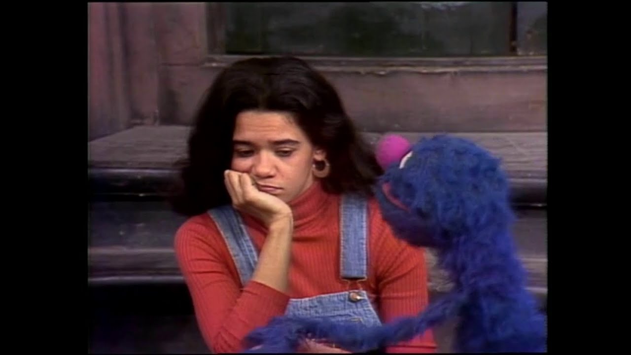 0897 - Grover Tries to Cheer Maria Up