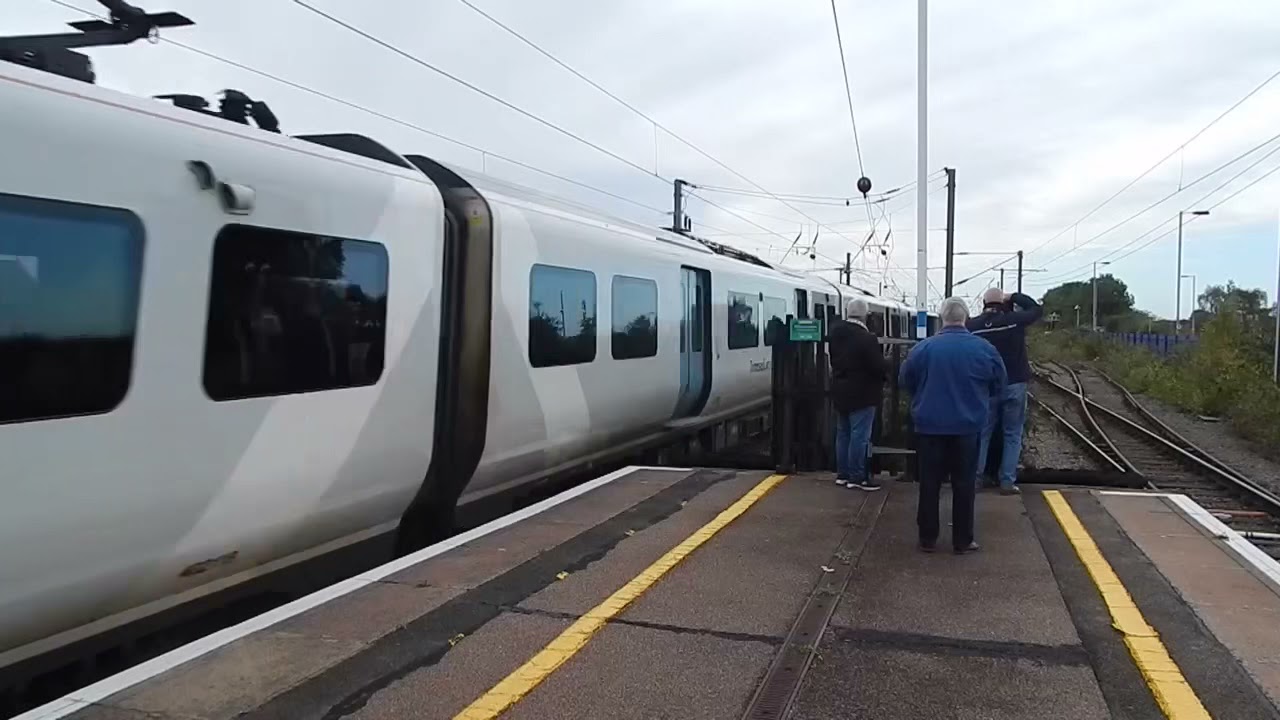 7 tone Class 700 passes St Neots