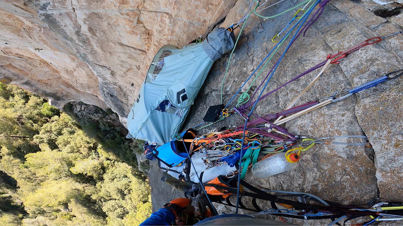 aid climbing ep05 - moving from c1 to c2 ''haul dance' (solo aidclimbing)