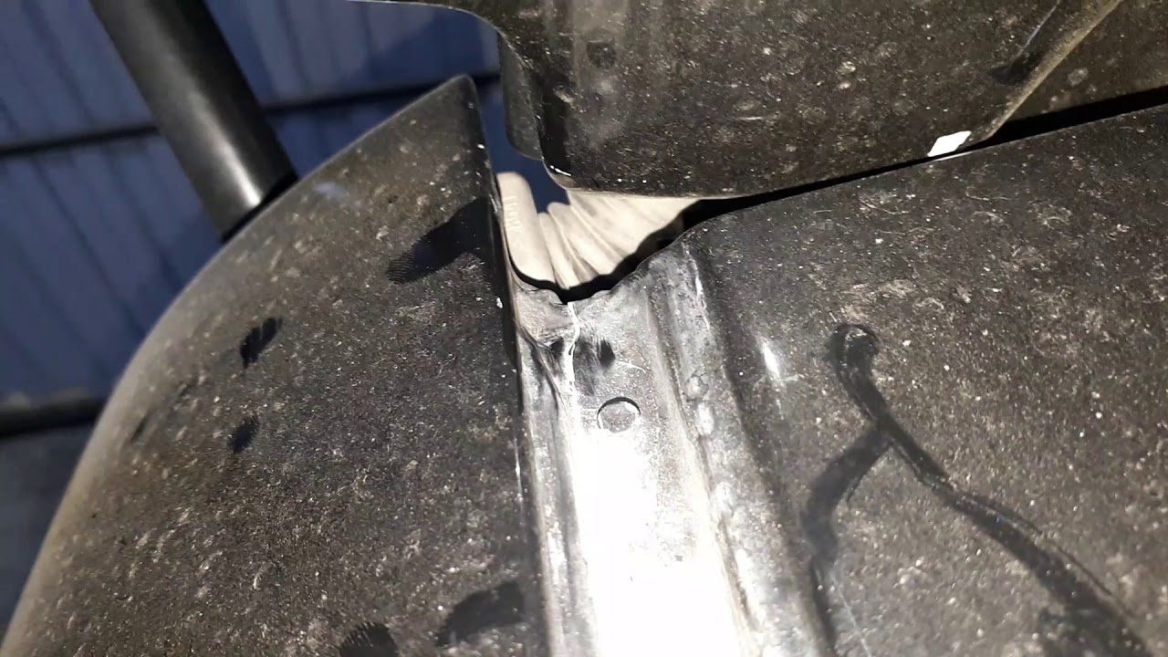 Вода в багажнике Honda Fit. Решаем проблему.