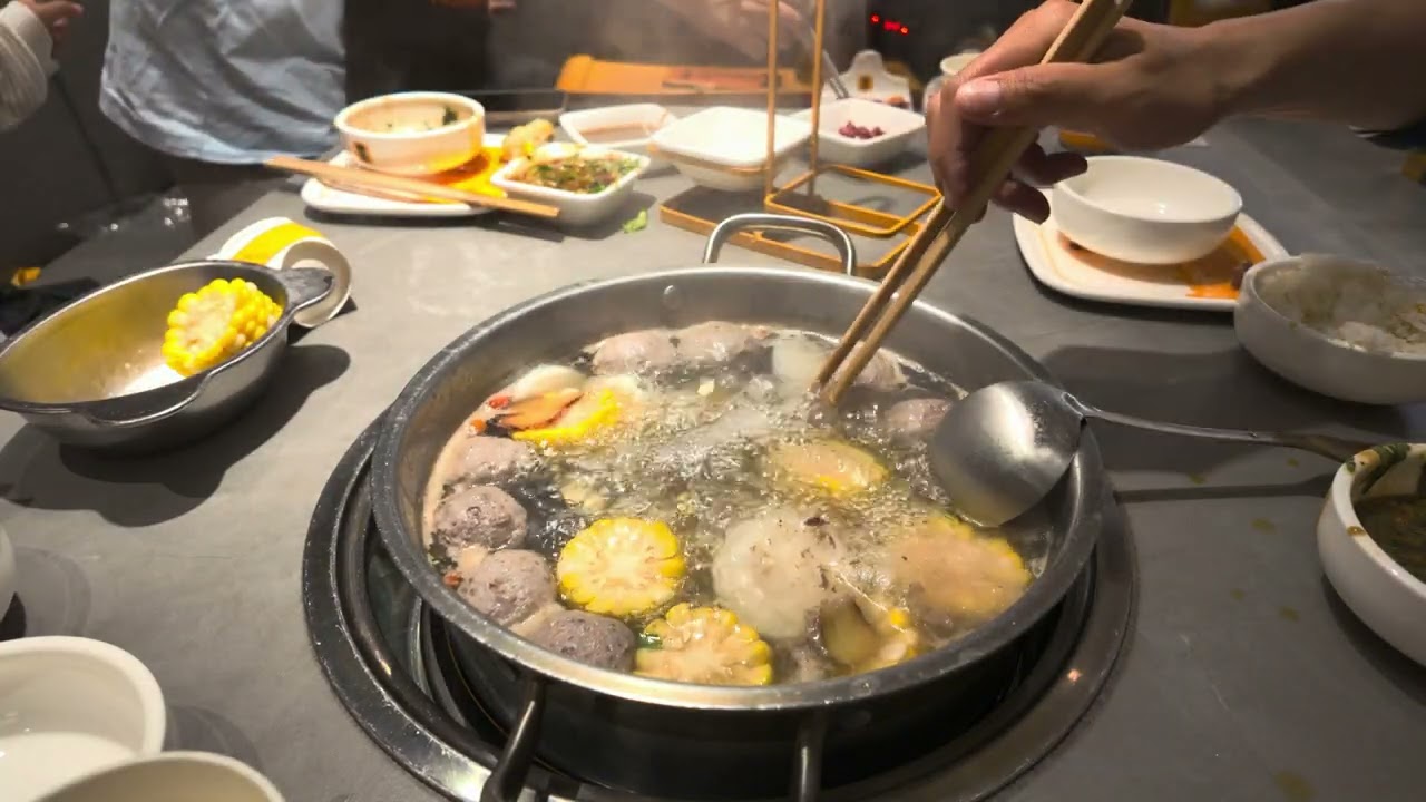 🔥 China’s Most Popular Hot Pot | Locals Line Up for This | 4K HDR | 中国最火的火锅！本地人都在排队吃 #China