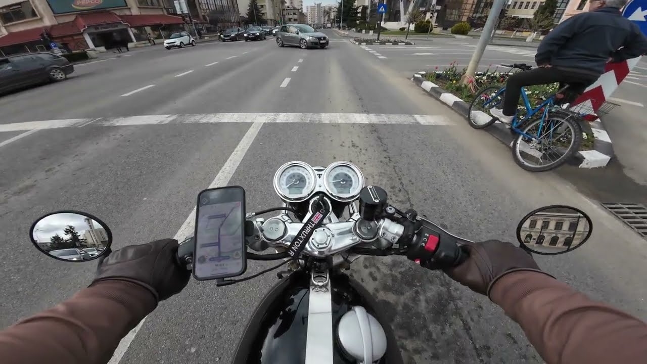 Când te întâlnești cu un alt Triumph Bonneville (T120)