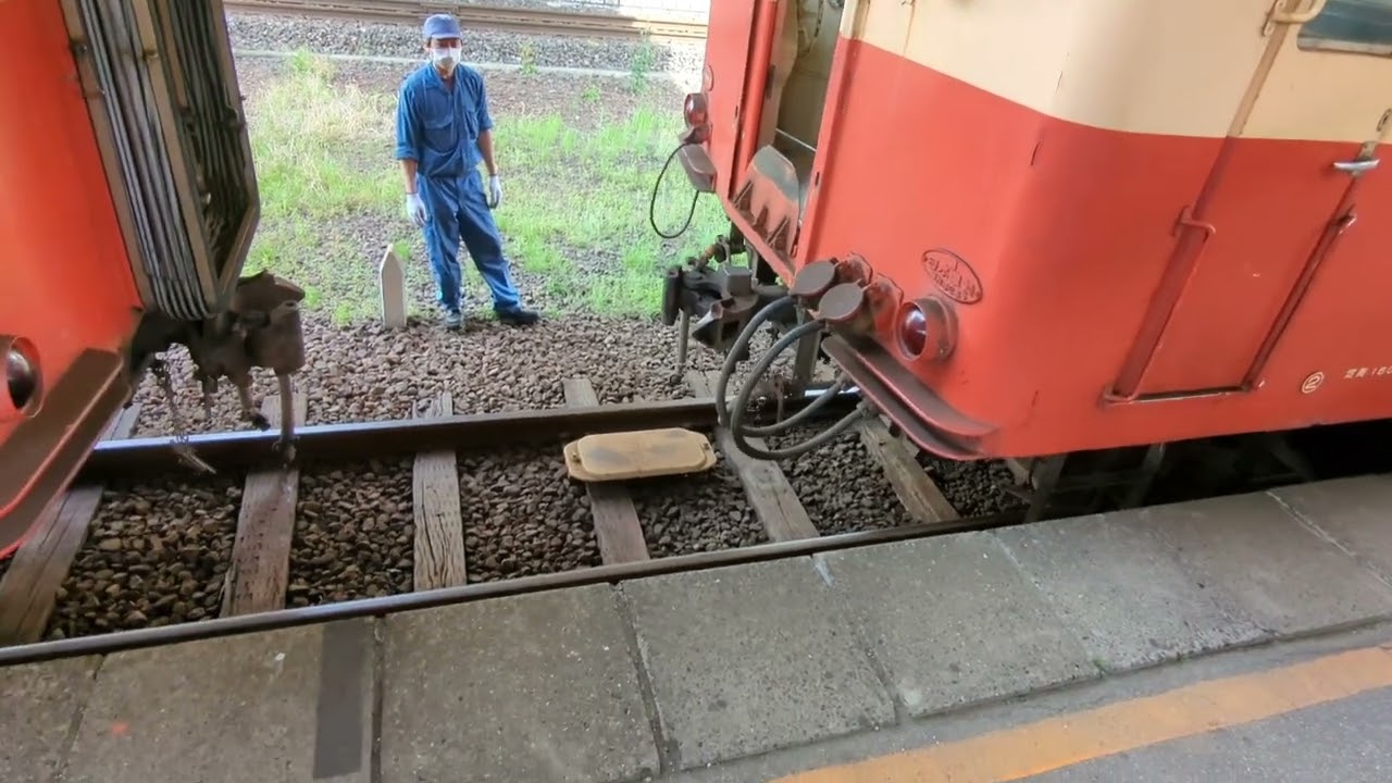 小湊鐵道キハ200型連結シーン