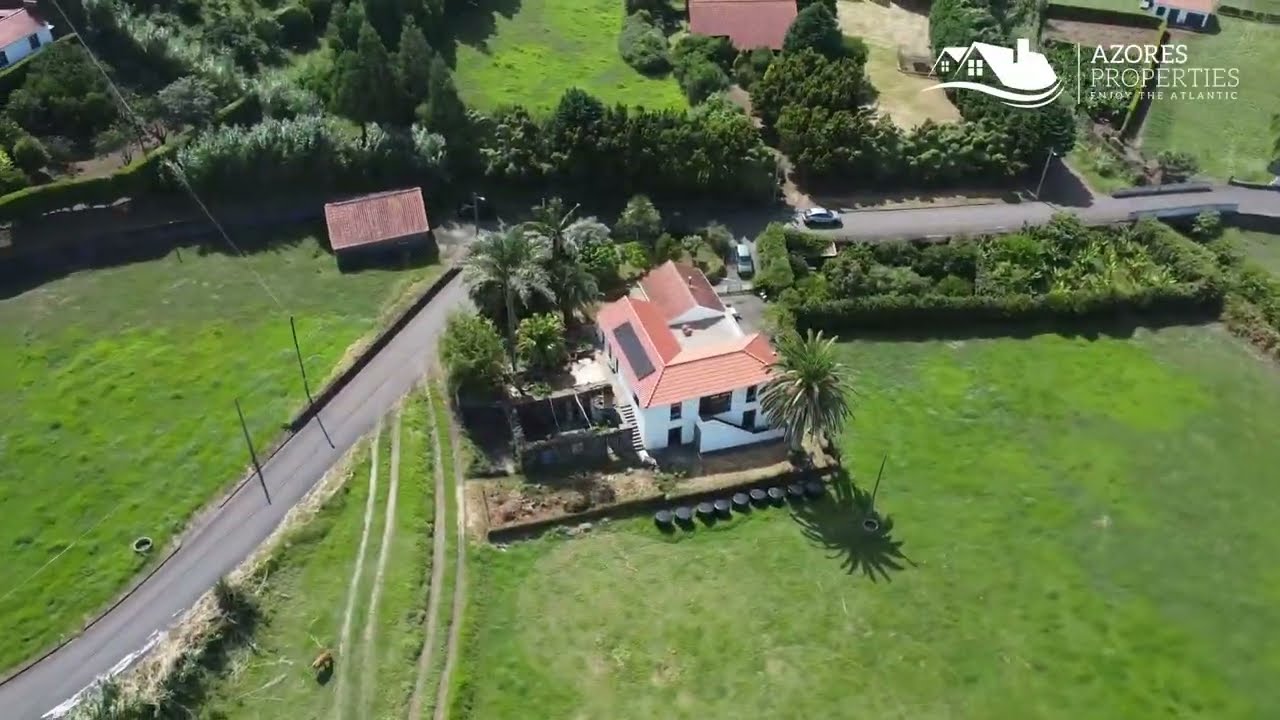 House with garden by the beach on Faial island