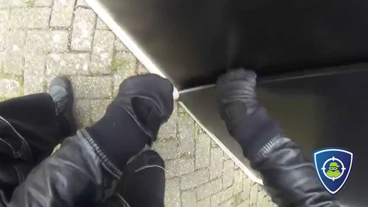 Inbreker stuit op dubbele deur: #inbraakmislukt