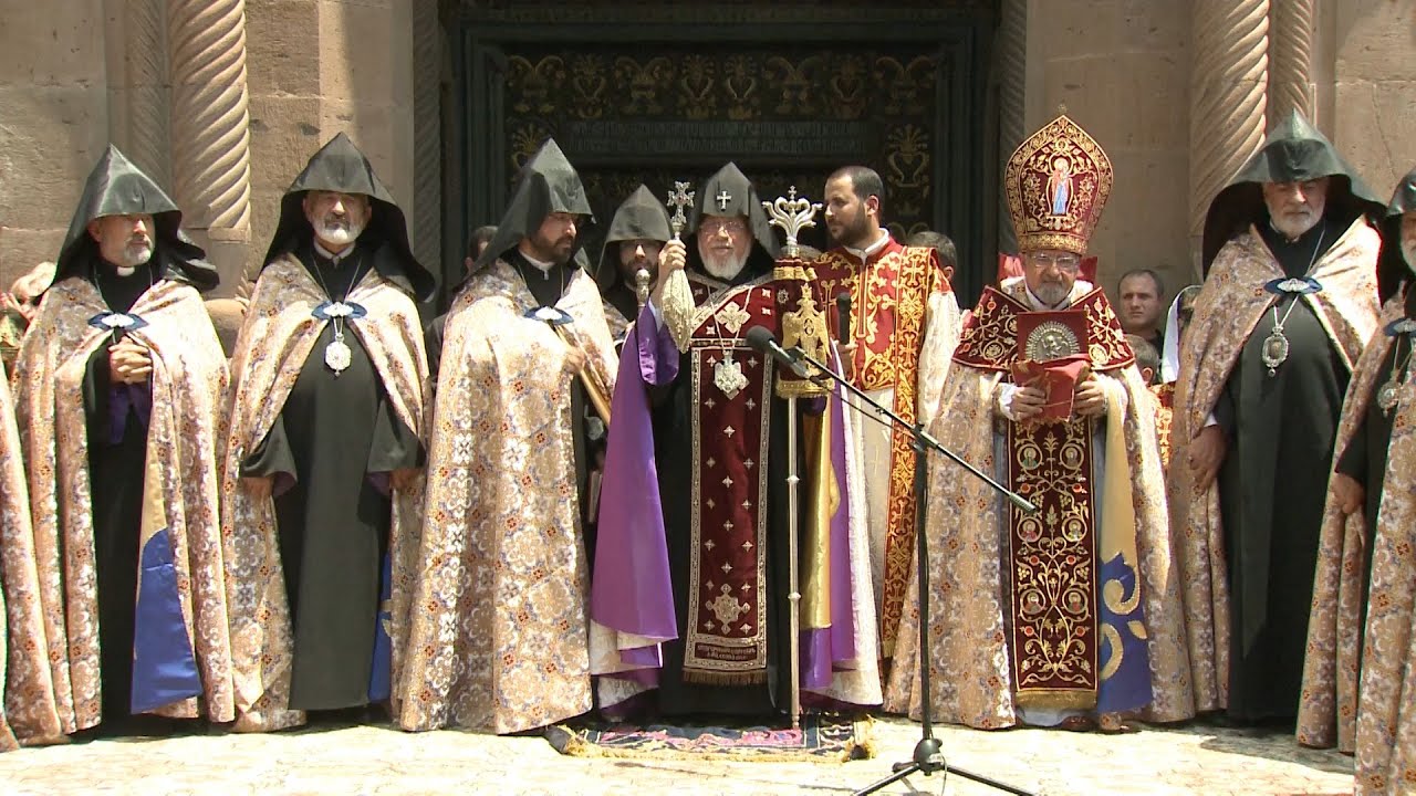 Ս․ Էջմիածնի տոնին սրբազան պահոցներից դուրս էին բերվել զորավոր մասունքներ