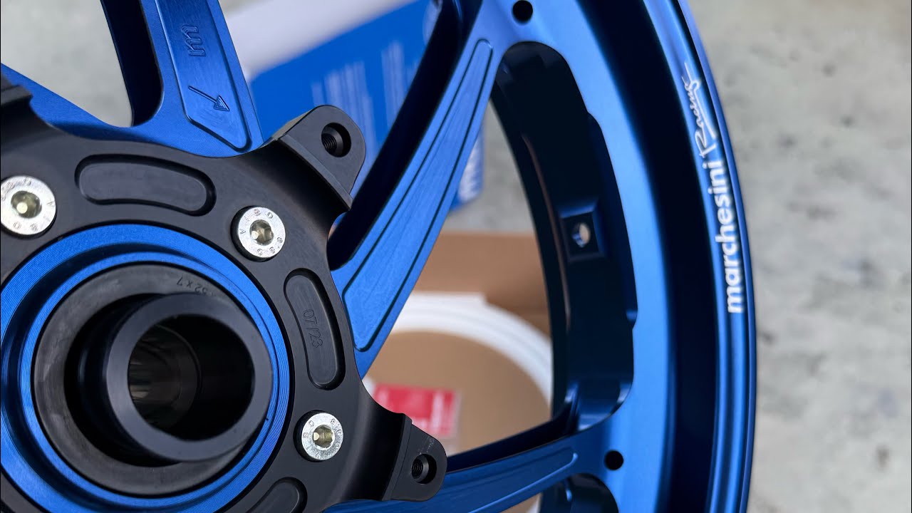 Unboxing Marchesini wheels for Yamaha R1  #yamahr1 #marchesini #madeinitaly #marchesiniwheels