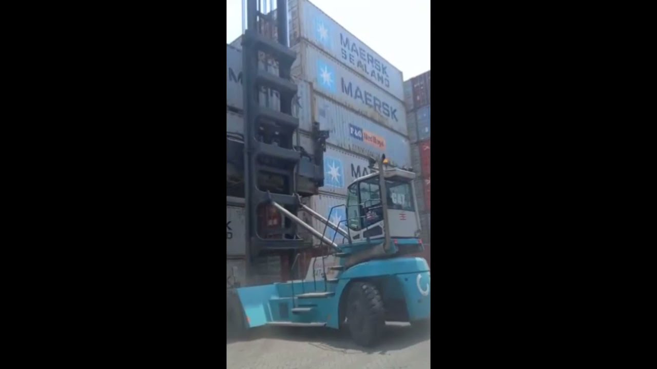 Review Alat Berat Konecranes SMV Empty Sideloader Stacker