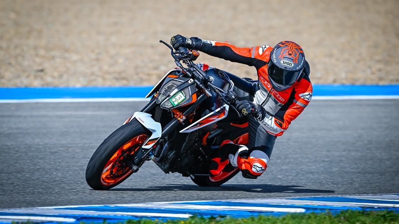Trackday vlog Jerez - POV on a KTM Duke 890 R [4K]