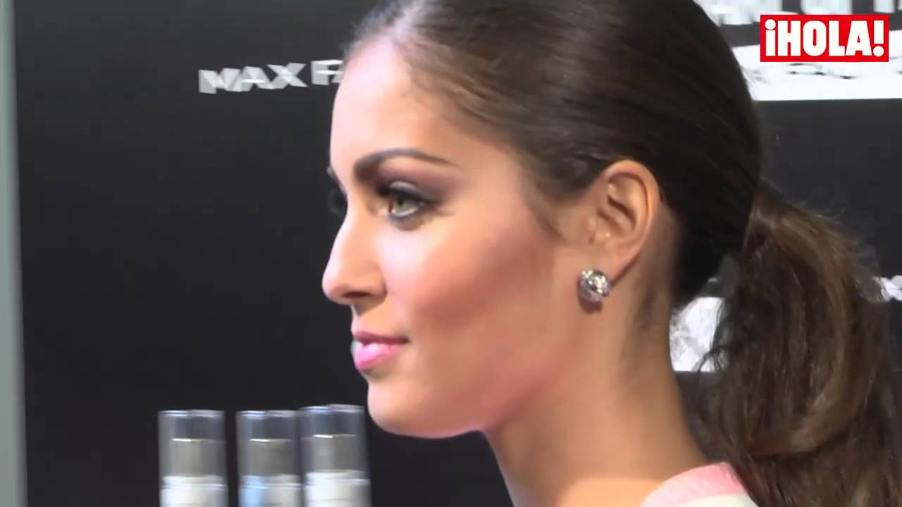 Hiba Abouk: 'En mi bolso siempre llevo corrector y máscara de pestañas'