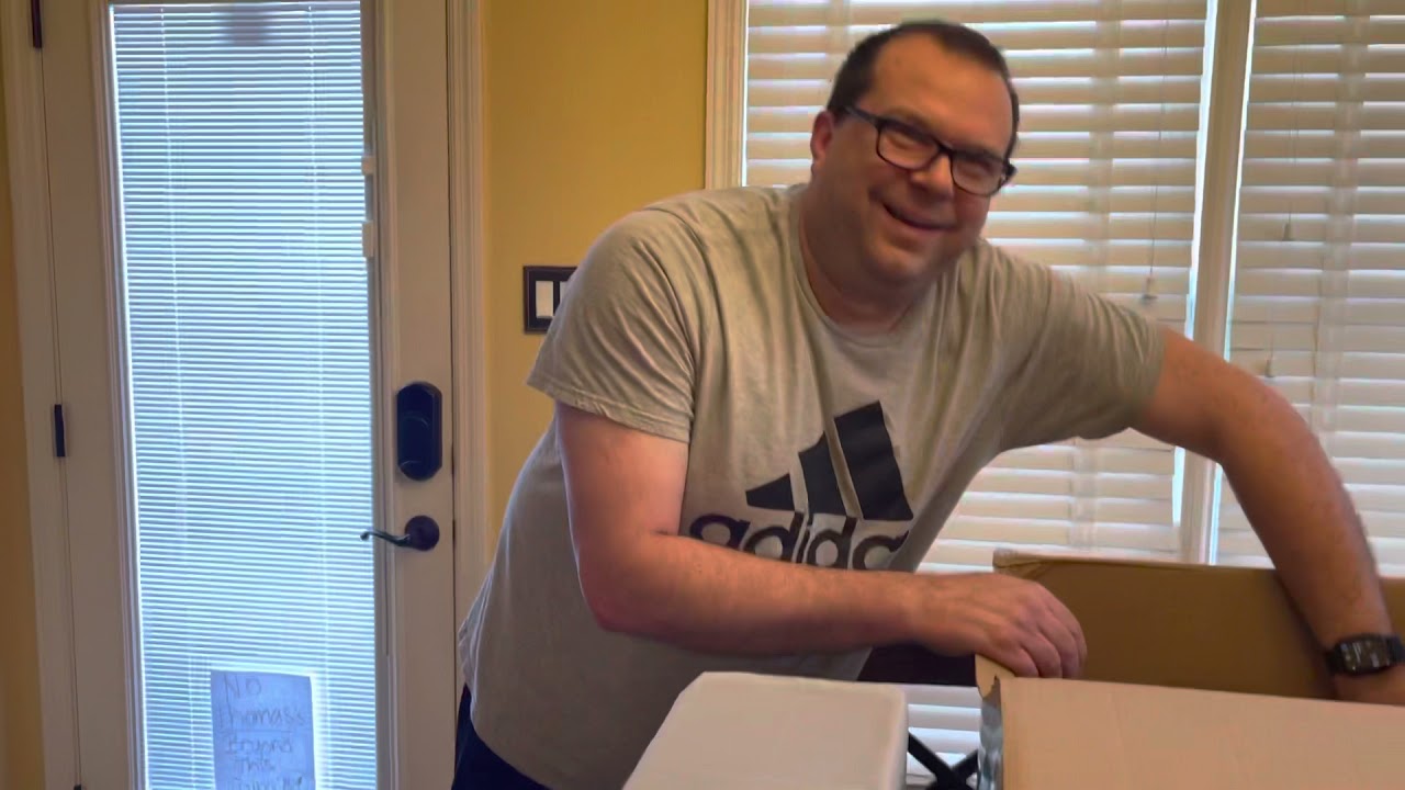 Распаковка робота-пылесоса iRobot Roomba J7+, приемлемое состояние с Amazon￼