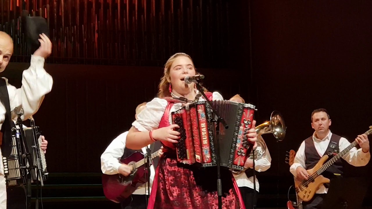Vanessa Jakac, Ivan Benc in Ansambel Zagorje - Nisu važne godine (v živo)