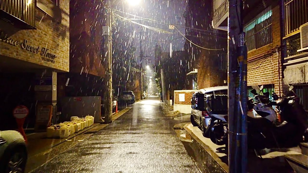 [4K SEOUL] Walking the Silent Night Alley in Snowy Seoul
