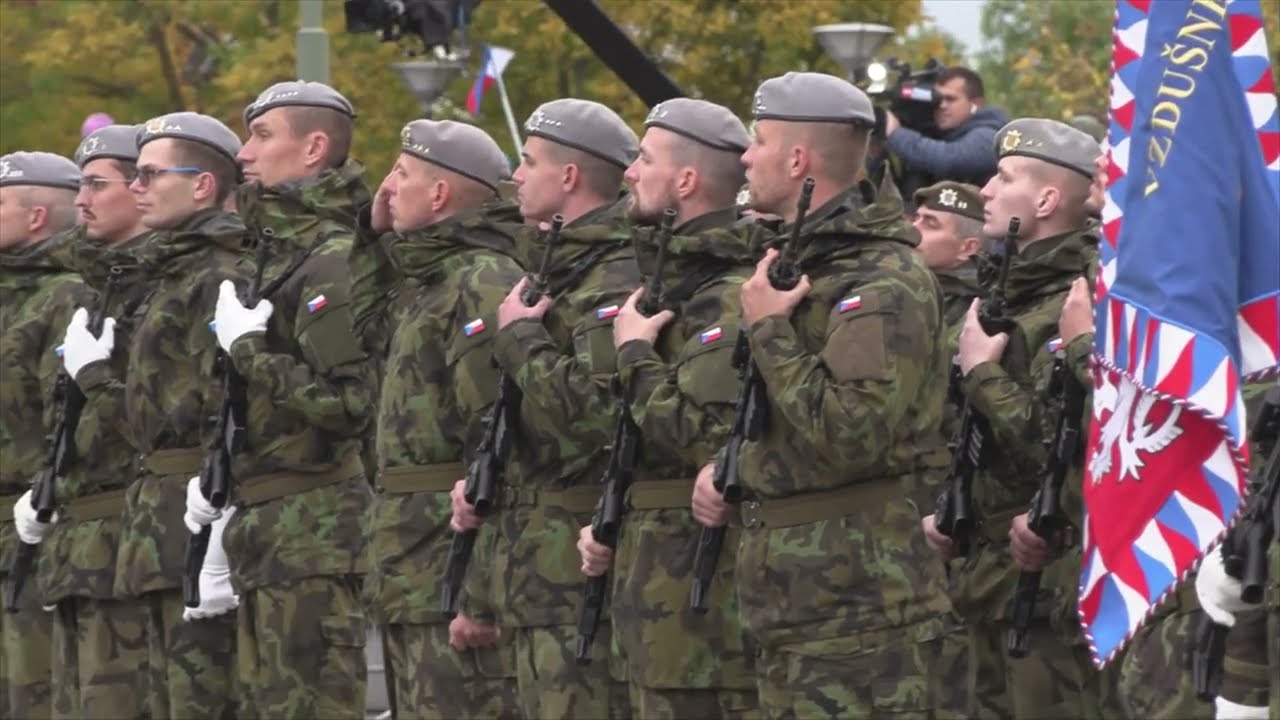 Slavnostní nástup na Vítkově u příležitosti Dne vzniku samostatného československého státu