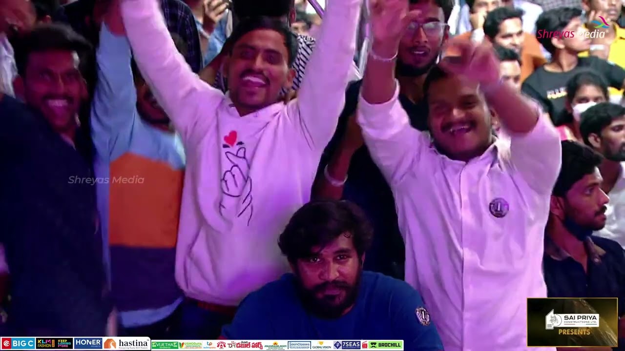 Ma Ma Mahesha Song Live Performance | Jonita Gandhi Songs | Sarkaru Vaari Paata Pre Release Event