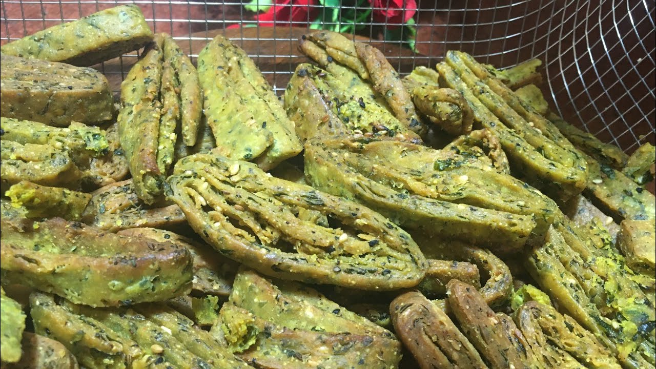 Khasta Methi Mathri Recipe | Halwai Jaisi Crispy Matthi Ghar Par Banaye ☕
