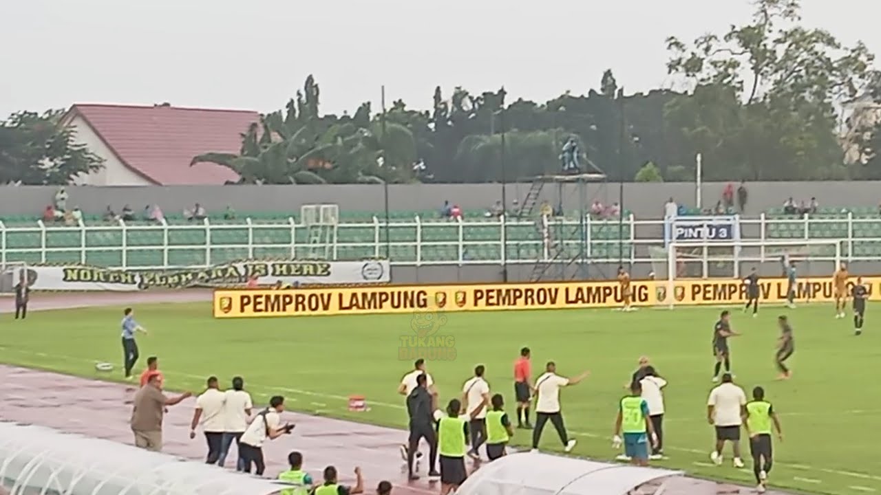 setelah tim borneo fc mencetak gol ke gawang bahayangkara terjadi keributan pelatih kedua tim