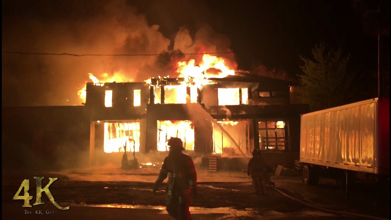 Oakville: Spectacular fire destroys multi $M mansion 11-13-2016