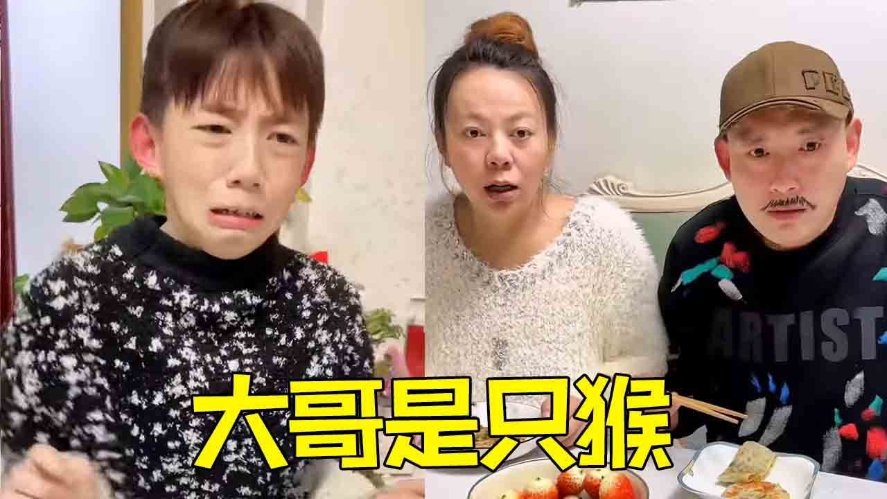 爸爸妈妈带姥姥去逛街，老三竟把姥姥当成大黄狗，奶奶辨识度就这么低吗！？#散装家庭#搞笑#段子【四小只吖】