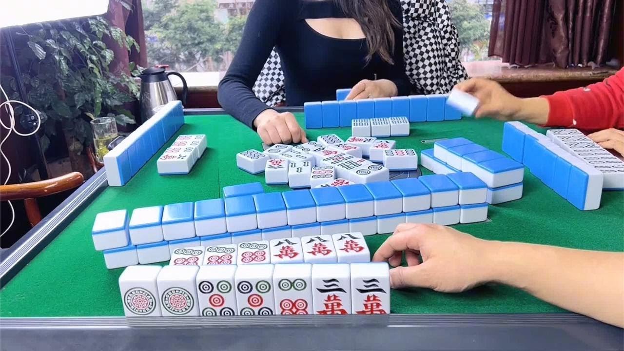 麻将：为胡龙七对放弃杠牌，你们舍得这样操作吗？