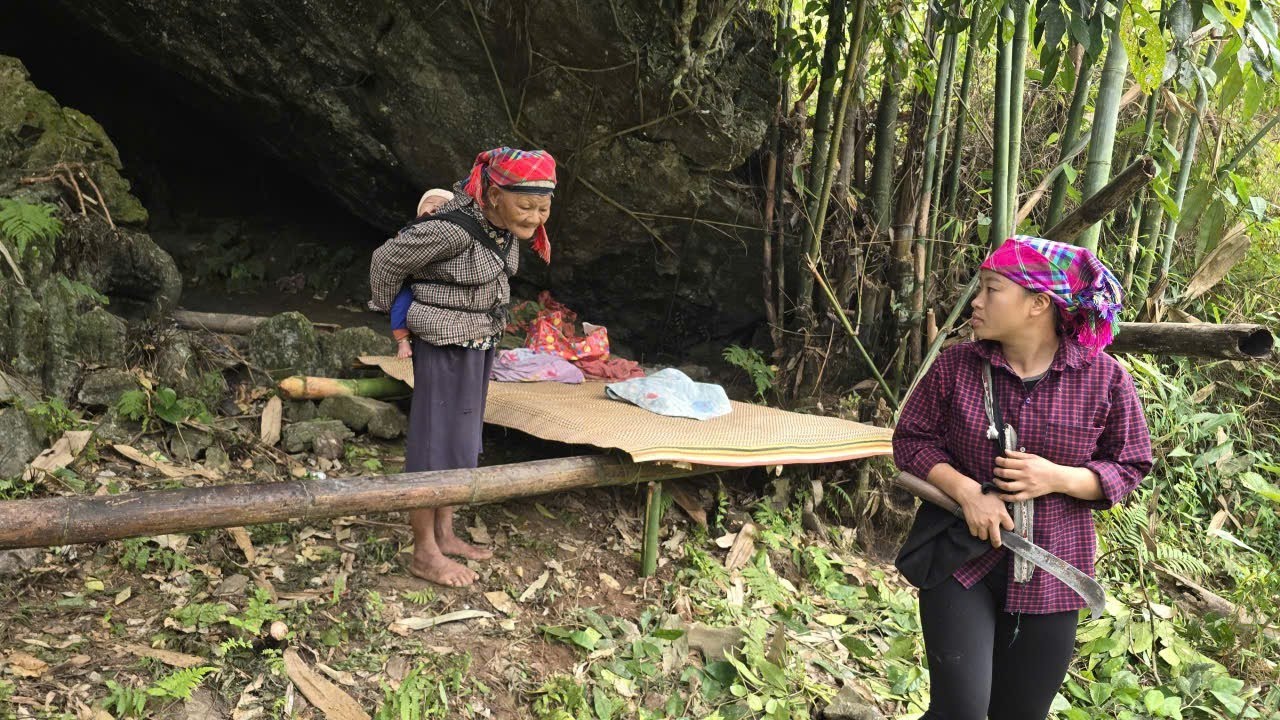 Full video: The daily life of a single mother. Caring for a lonely, impoverished elderly woman.