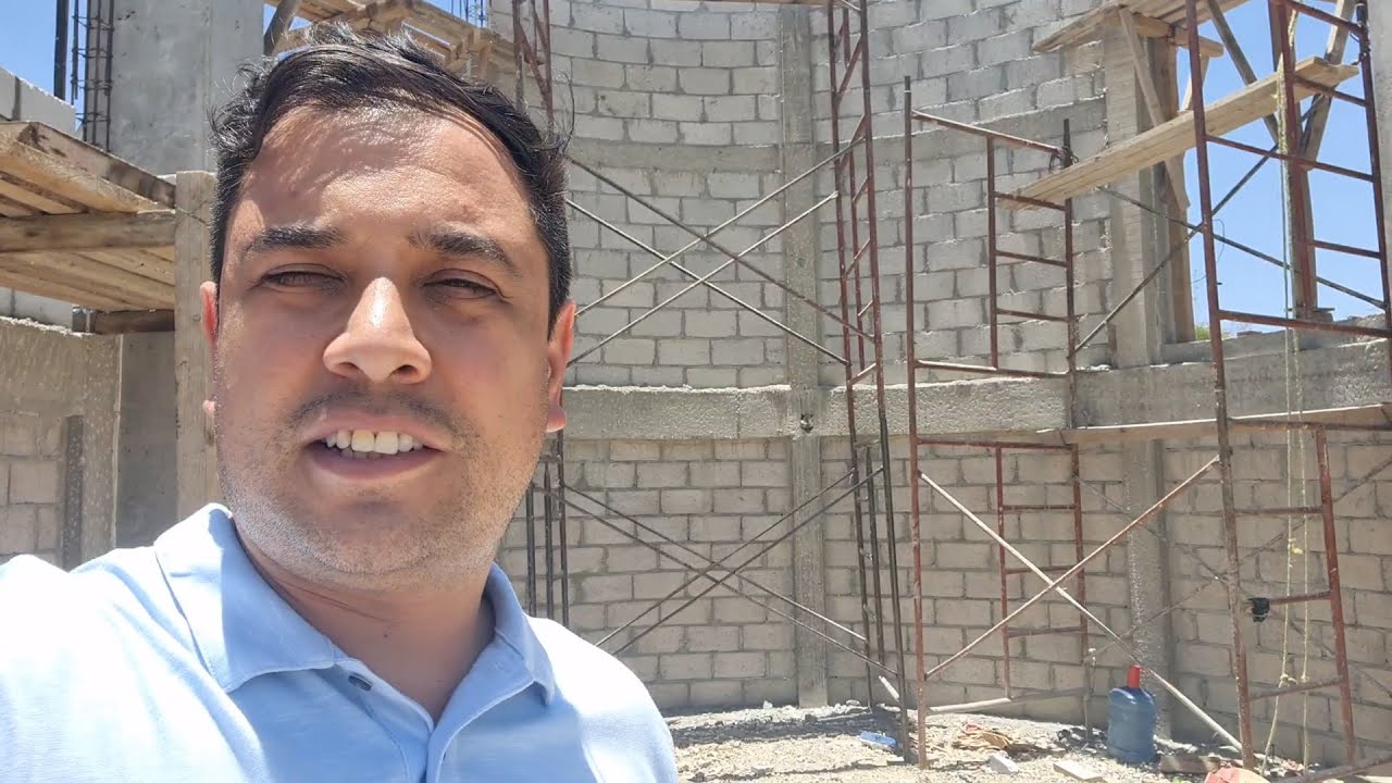 Gracias a Dios ya estamos poniendo muros y haciendo las ventanas en el nuevo templo - Padre Arturo