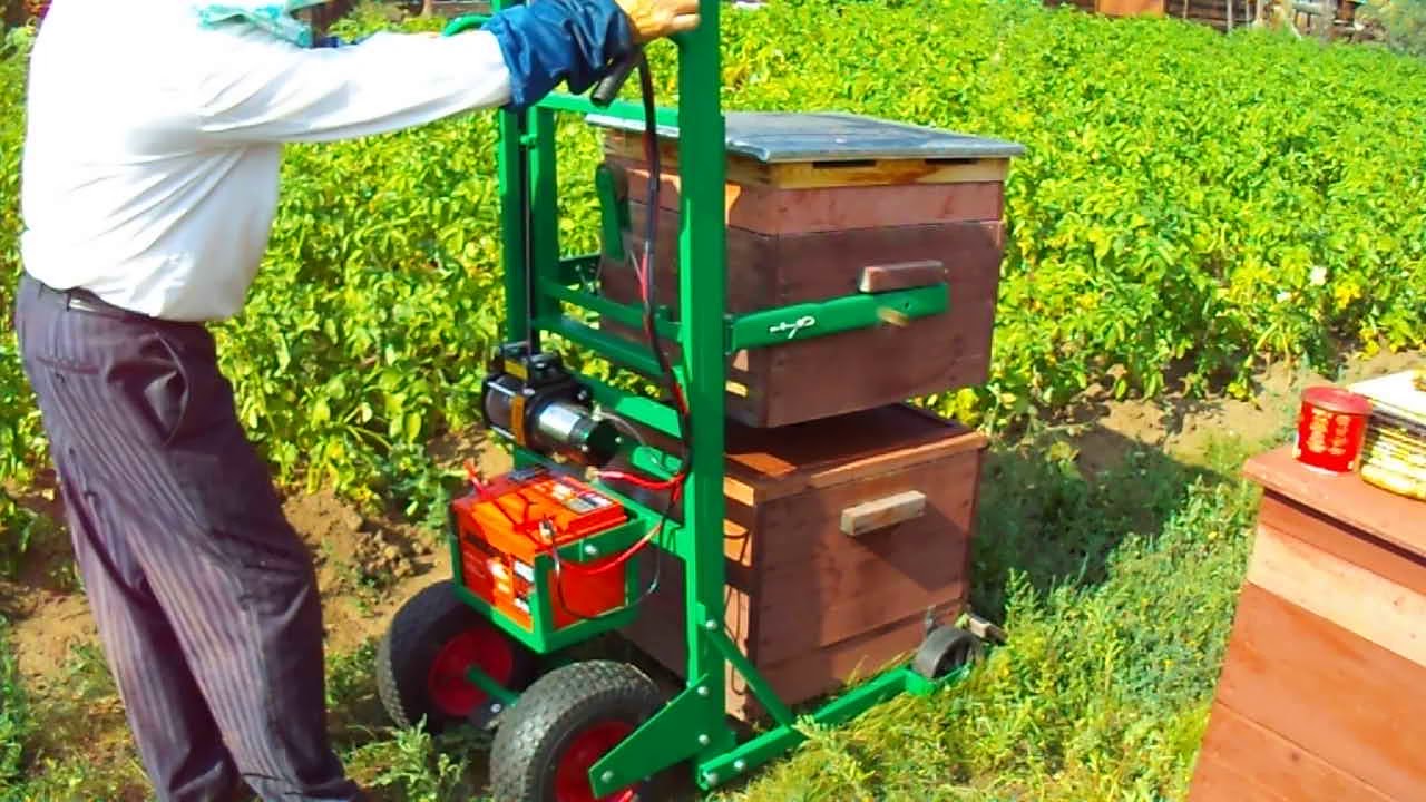 Подъемник ульевой.  Установка пчелоудалителя. lift hive. Bee remover 