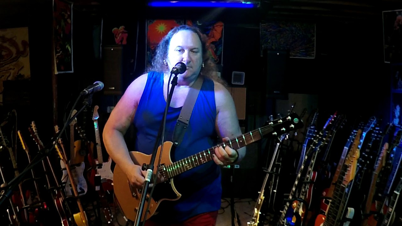 Line 6 Spider V MKII 4x12 cabinets, Roctron Velocity 300 power amp and Helix rig demo