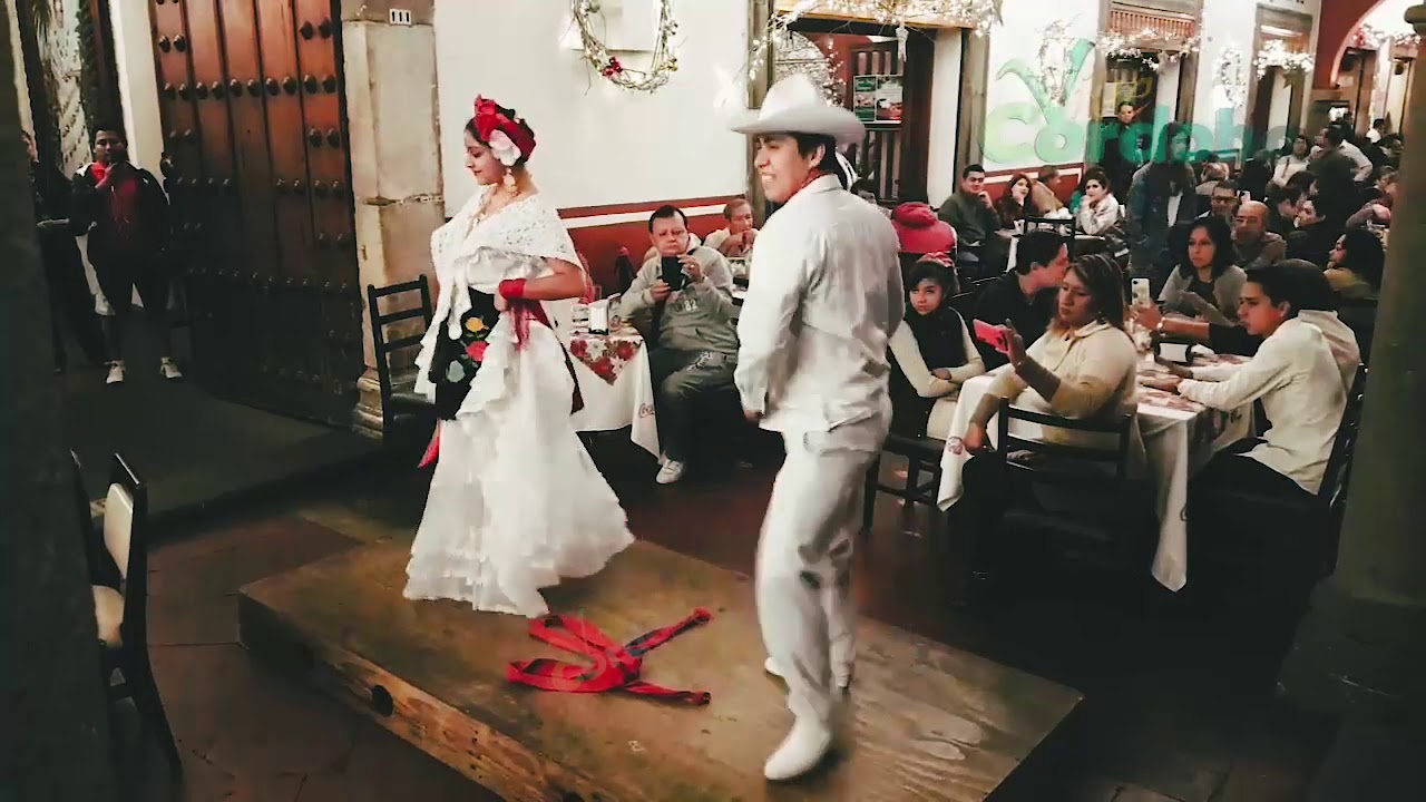 Jarochos Bailando en los Portales de Córdoba