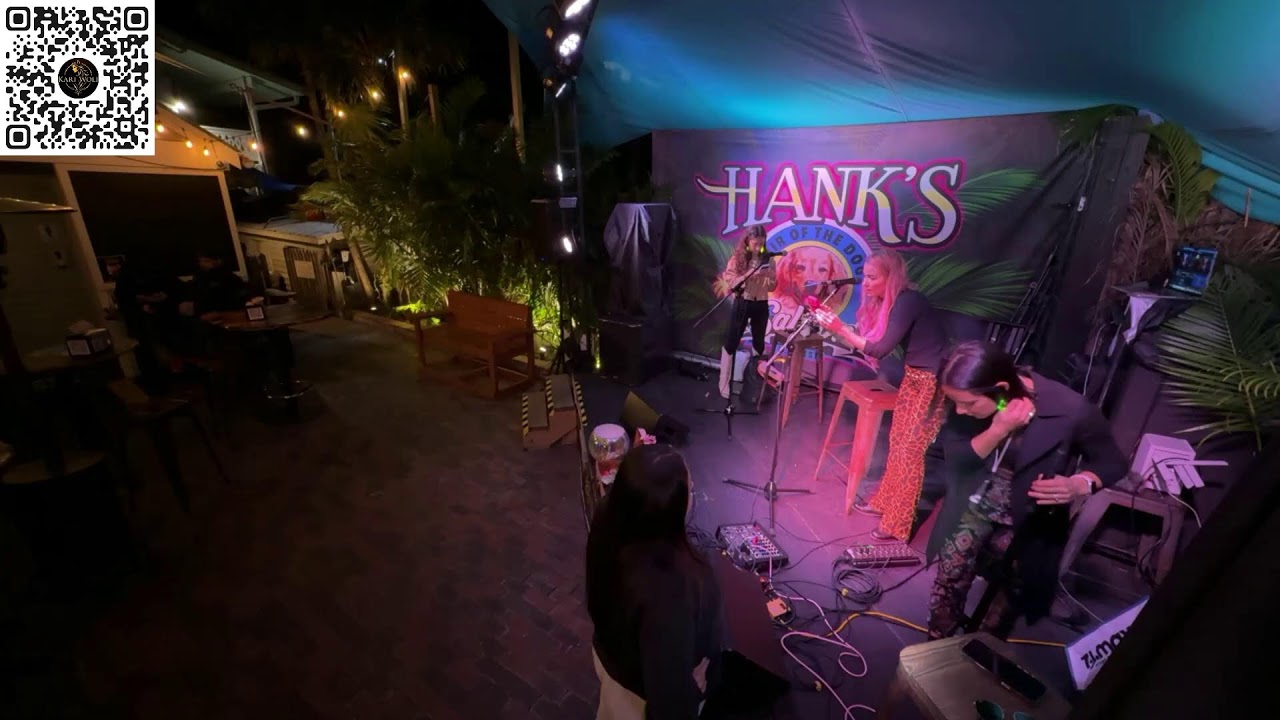 Electrochicas Live at Hanks!