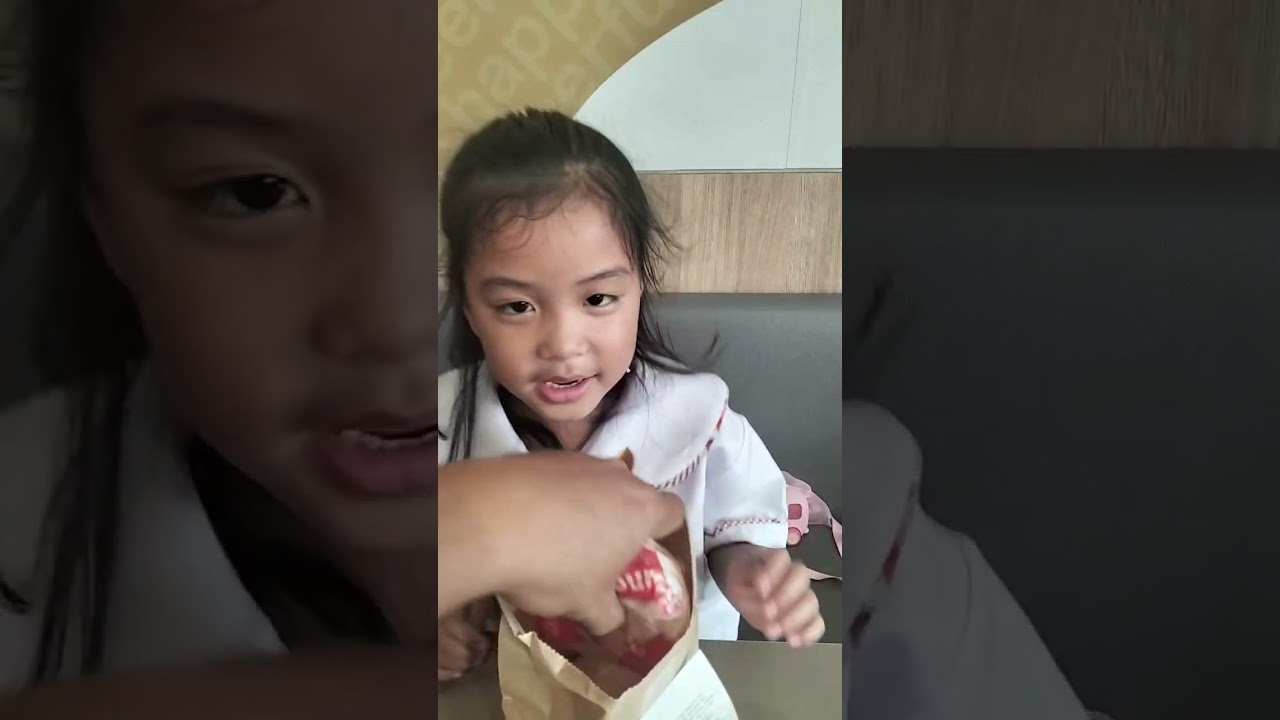 Jollibee kami Zoe and papa