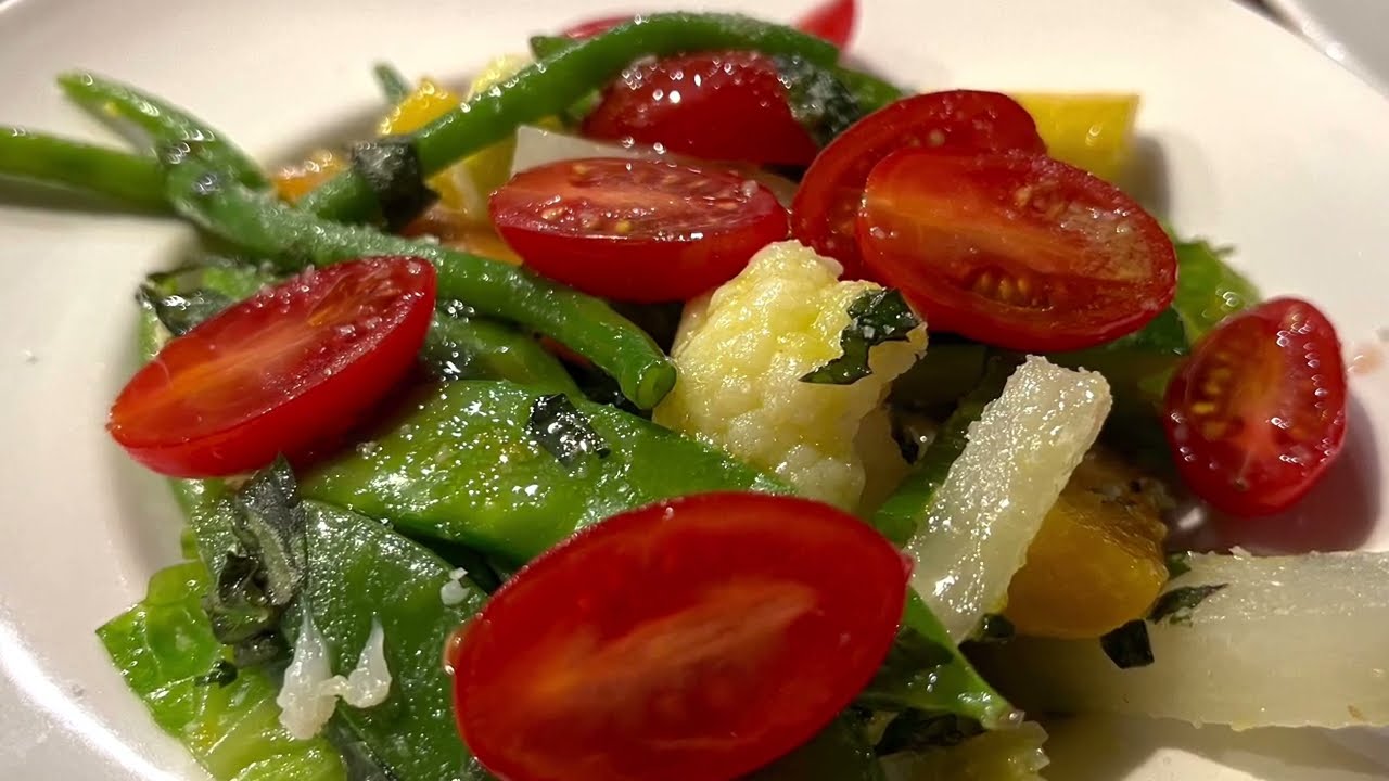 Talk about food - a restaurant in Paris panorama passage asmr