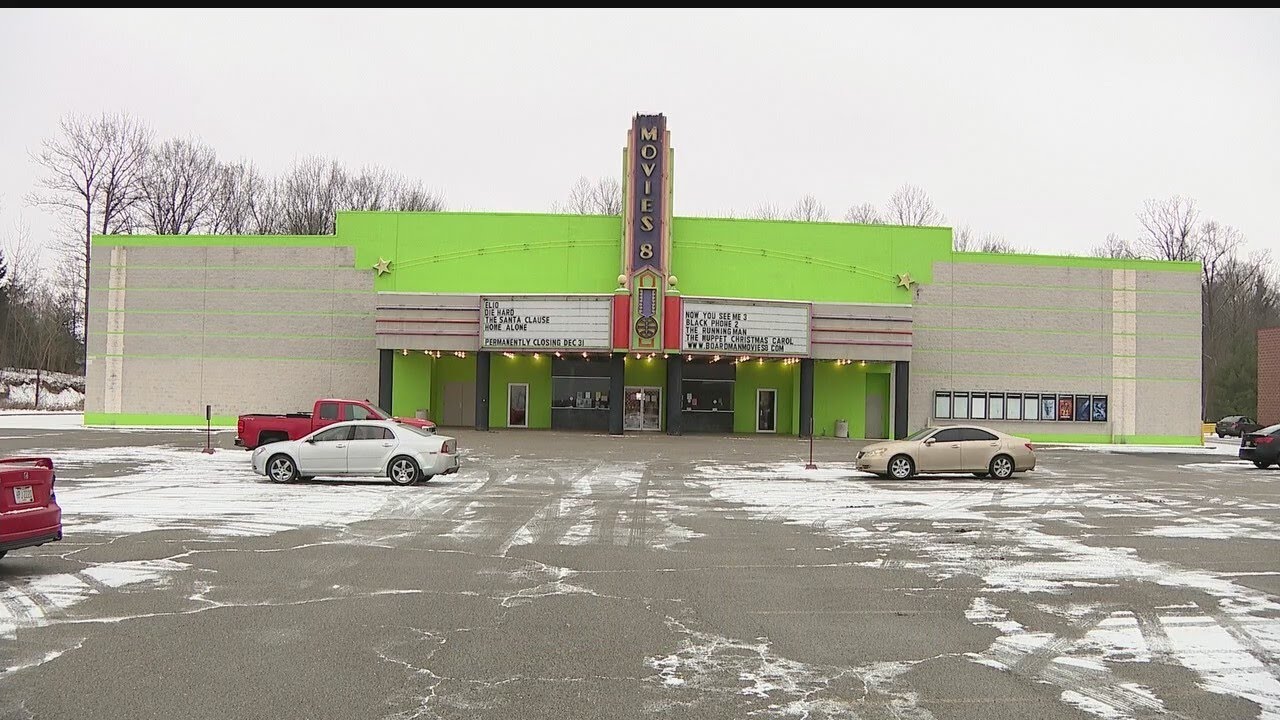 Movies 8 marks final curtain call after decades in business