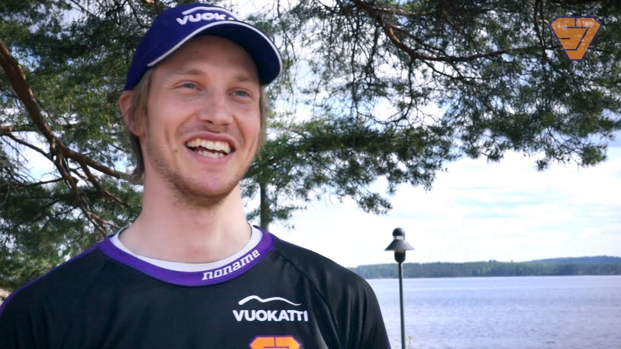Niilo Piiponniemi karkaa 2-pesältä kotiin