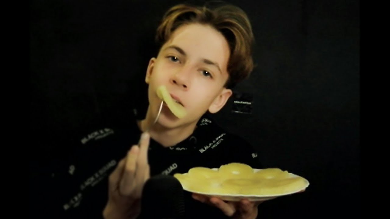АСМР ЕМ АНАНАС ИТИНГ ЗВУКИ РТА | ASMR EAT PINEAPPLE EATING MOUTH SOUNDS