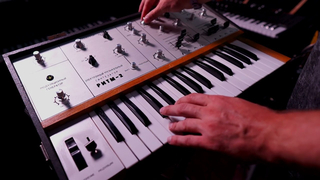 RITM-2 Synthesizer (1982) - 1 OSC Clone Moog Prodigy
