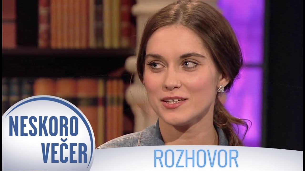 Mladá herečka Judit Bárdos v Neskoro Večer