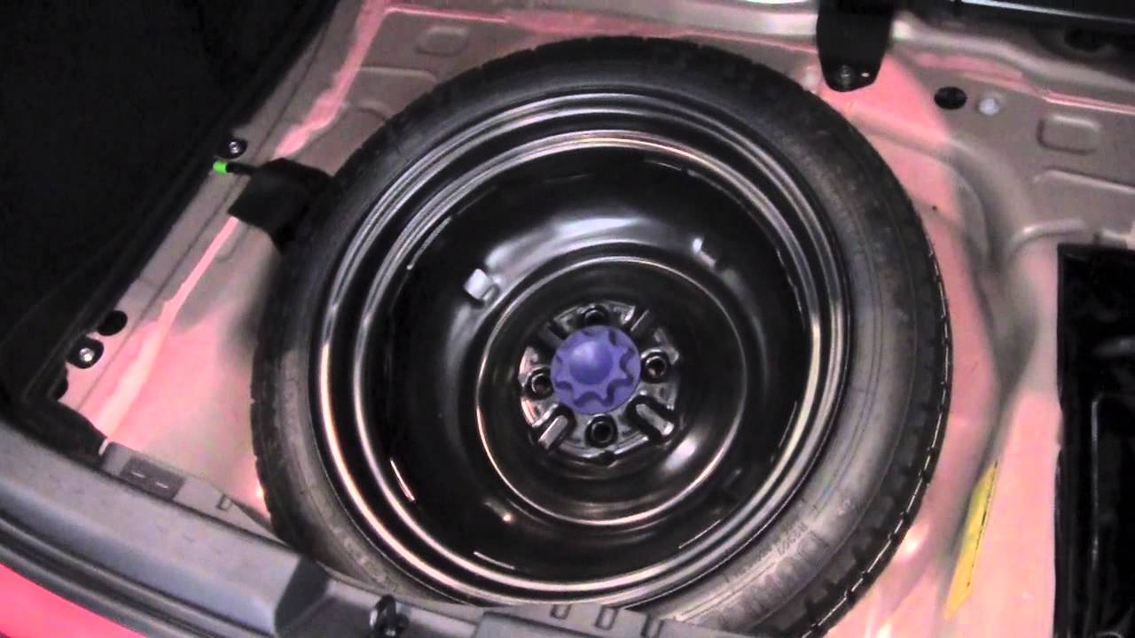 2012 | Toyota | Prius C | Запасное колесо/набор инструментов | Инструкция от Toyota City