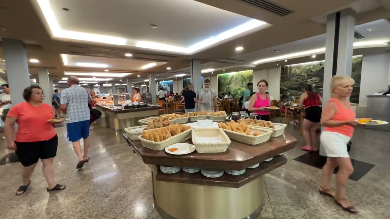 Lunch in Benidorm 🇪🇸🍴🍺Gran Hotel Bali July 2023