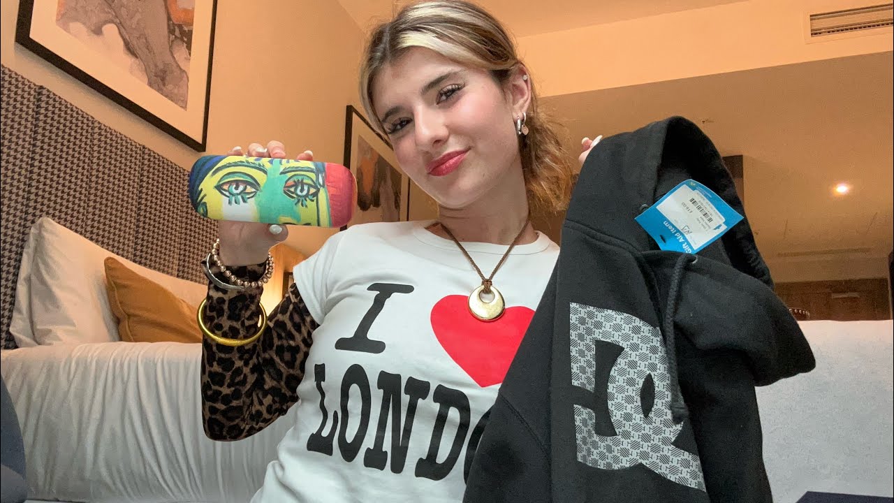 [ASMR] HAUL FROM PARIS & LONDON 🇫🇷🇬🇧 (tapping+scratching)