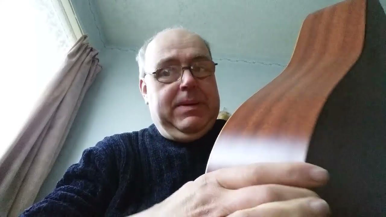 My C. F. Martin, DX1 Dated: 2007 *Made in the USA* Dreadnought Acoustic Guitar🎸Video📹No1 And a chat🙂